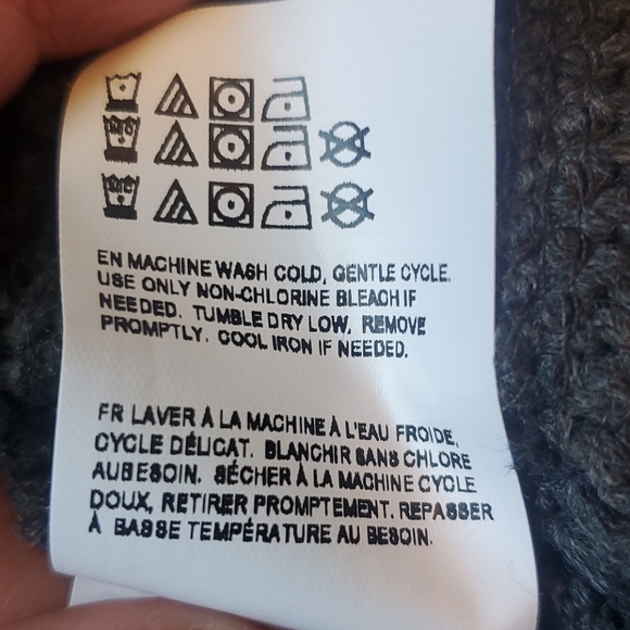 American Eagle Outfitters cold shoulder sweater - Picture 12 of 16